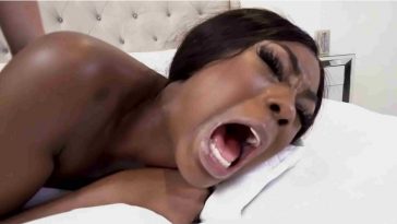 Lady begs as energetic man chews her mercilessly [Watch]